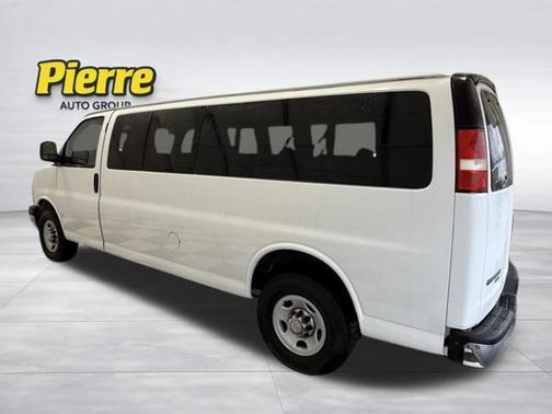 Summit White 2015 Chevrolet Express 3500 LT