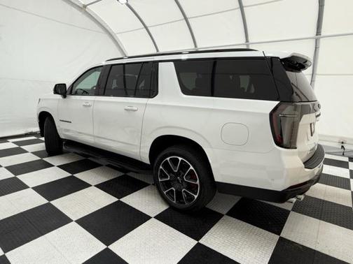 2025 Chevrolet Suburban RST