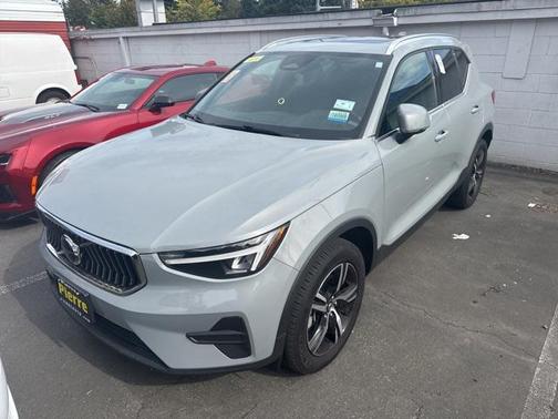 2024 Volvo XC40 B5 Core