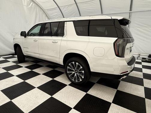 2025 Chevrolet Suburban 4WD High Country