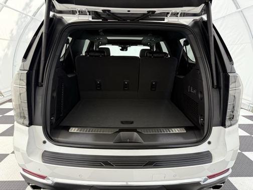2025 Chevrolet Suburban 4WD High Country
