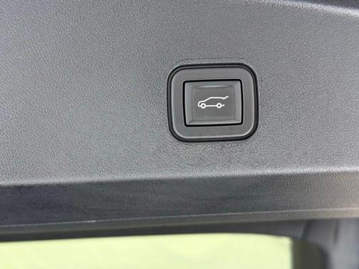 Argent Silver Metallic 2024 Cadillac LYRIQ Sport