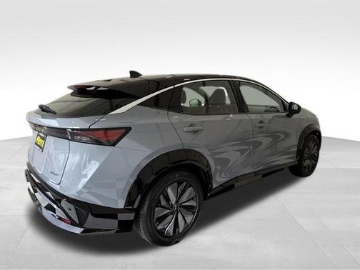 Boulder Gray Pearl/Black Diamond Pearl 2024 Nissan ARIYA EVOLVE+