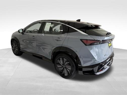 Boulder Gray Pearl/Black Diamond Pearl 2024 Nissan ARIYA EVOLVE+