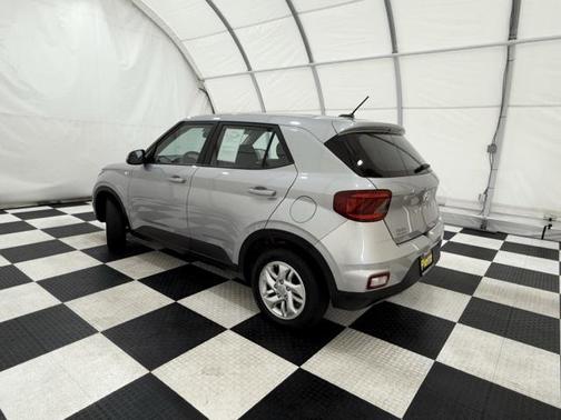 2023 Hyundai VENUE SE