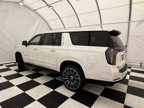 2025 Chevrolet Suburban 4WD High Country