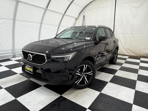 2023 Volvo XC40 B5 Core