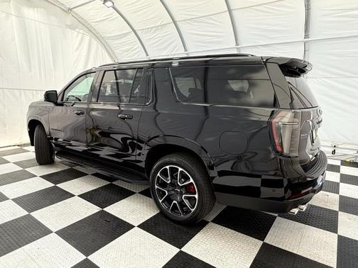 2025 Chevrolet Suburban RST