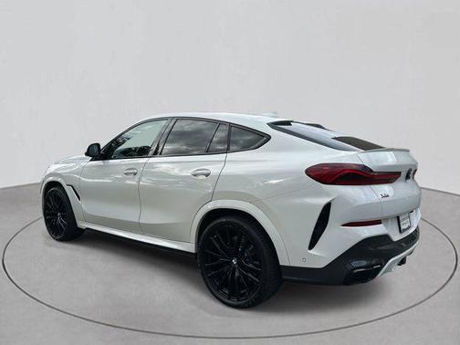 2021 BMW X6 M50i