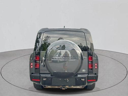 2023 Land Rover Defender 130 X-Dynamic SE