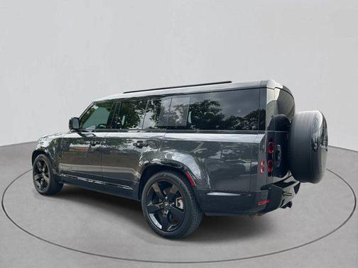 2023 Land Rover Defender 130 X-Dynamic SE
