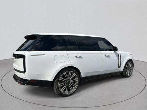 2024 Land Rover Range Rover P530 SE