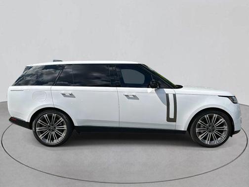2024 Land Rover Range Rover P530 SE