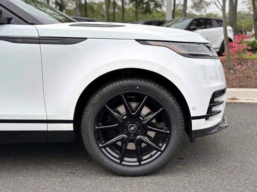 2026 Land Rover Range Rover Velar P250 SE R-Dynamic