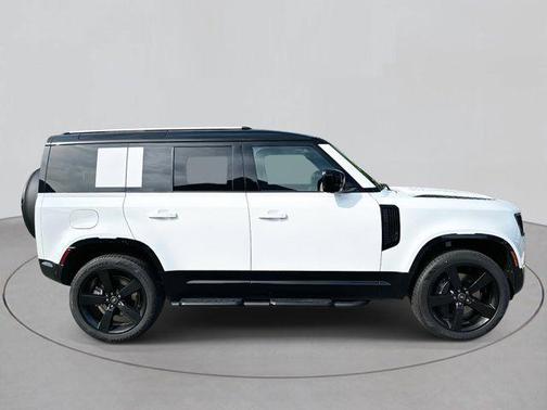 2025 Land Rover Defender 110 P400 X-Dynamic SE