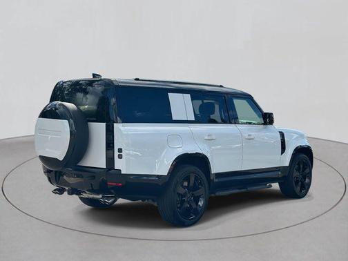 2026 Land Rover Defender V8