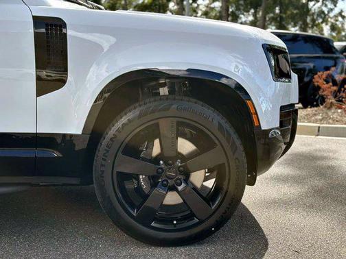 2026 Land Rover Defender V8