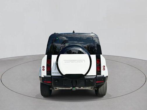 2025 Land Rover Defender 110 P400 X-Dynamic SE