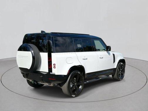 2025 Land Rover Defender 110 P400 X-Dynamic SE