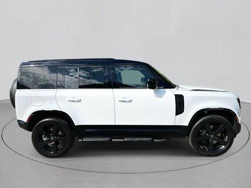 2025 Land Rover Defender 110 P400 X-Dynamic SE