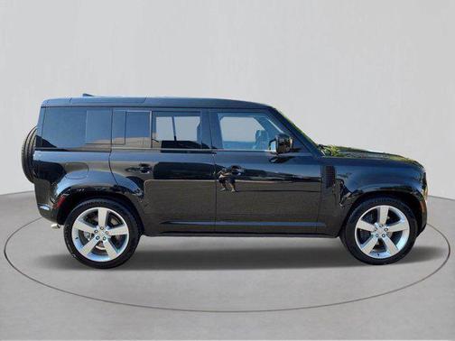 2025 Land Rover Defender X-Dynamic SE
