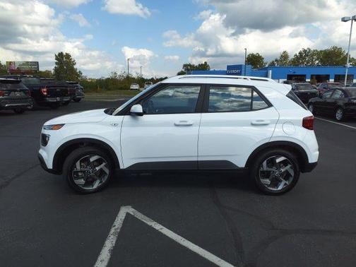 2022 Hyundai VENUE SEL