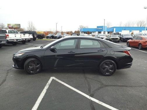 2022 Hyundai ELANTRA SEL