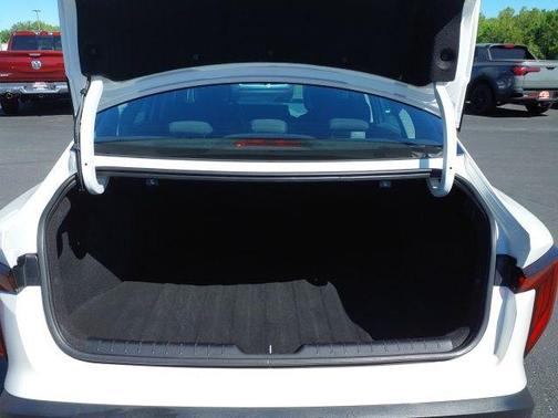 Snow White Pearl 2025 Kia K4