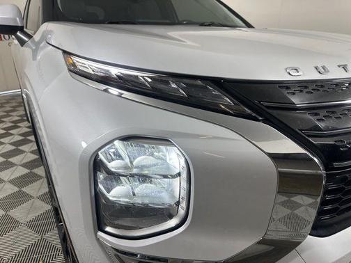 2022 Mitsubishi Outlander SE