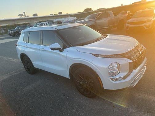 2022 Mitsubishi Outlander SE