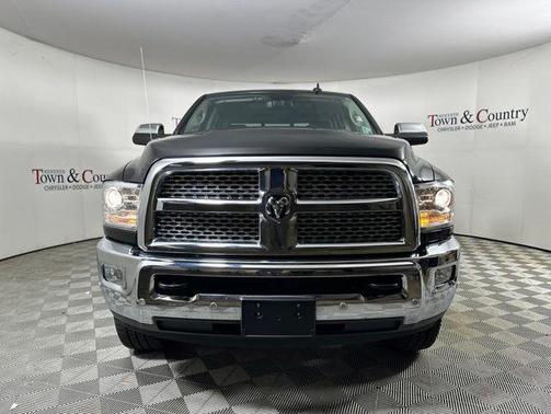 Brilliant Black Crystal Pearlcoat 2018 RAM 2500 Laramie