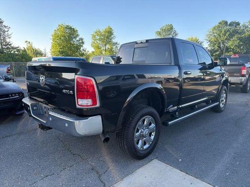 Brilliant Black Crystal Pearlcoat 2018 RAM 2500 Laramie