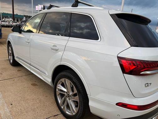 2023 Audi Q7 55 Premium Plus