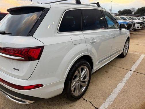 2023 Audi Q7 55 Premium Plus