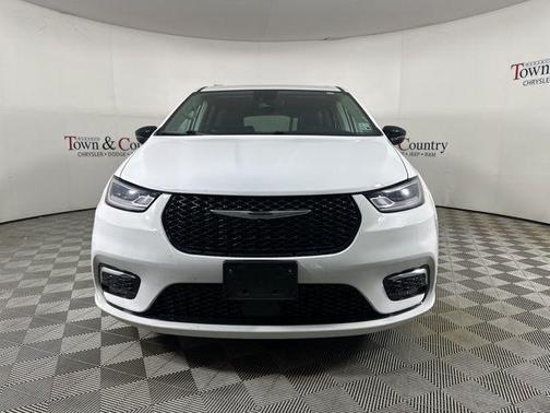 Bright White Clearcoat 2024 Chrysler Pacifica Touring-L