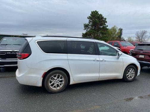 2022 Chrysler Pacifica Touring-L