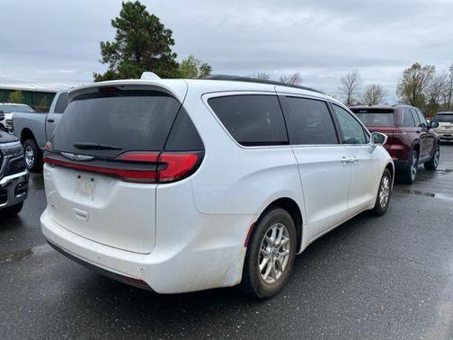 2022 Chrysler Pacifica Touring-L