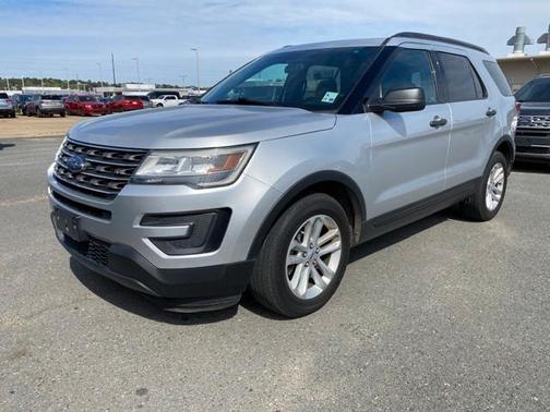 Photo 3 of 8 of 2016 Ford Explorer Base