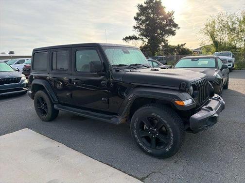 Black Clearcoat 2022 Jeep Wrangler Unlimited Sahara Altitude