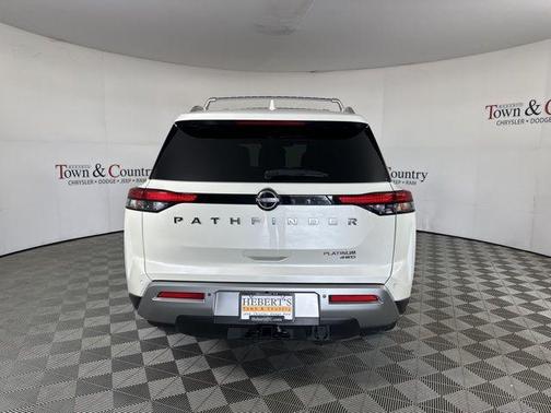 2022 Nissan Pathfinder Platinum