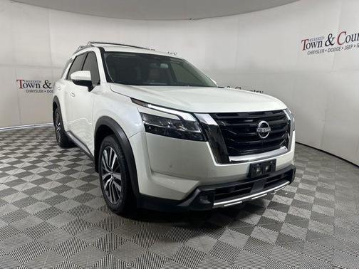 2022 Nissan Pathfinder Platinum