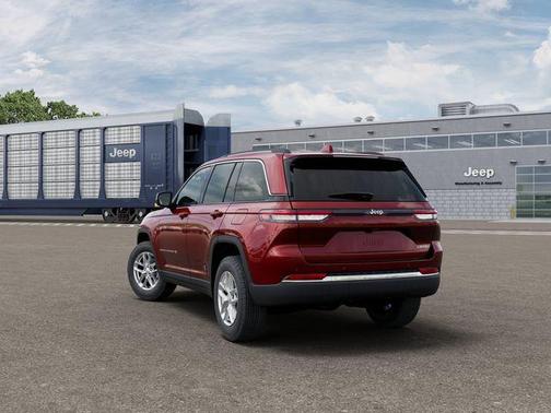 2026 Jeep Grand Cherokee Laredo