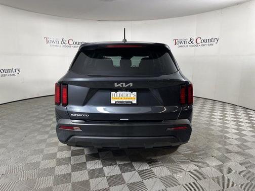 2023 Kia Sorento LX