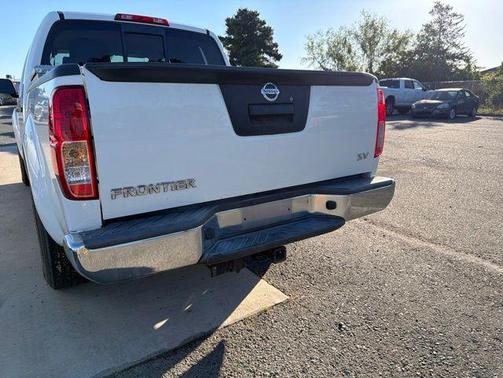 Glacier White 2014 Nissan Frontier SV
