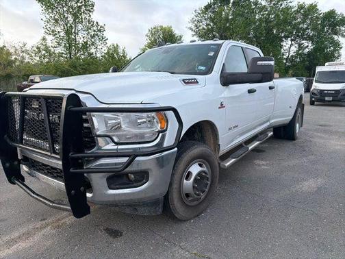 Bright White Clearcoat 2024 RAM 3500 Big Horn