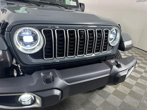 Anvil Clearcoat 2026 Jeep Wrangler Sahara