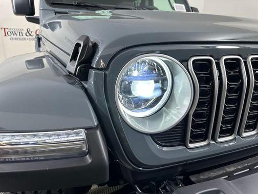 Anvil Clearcoat 2026 Jeep Wrangler Sahara