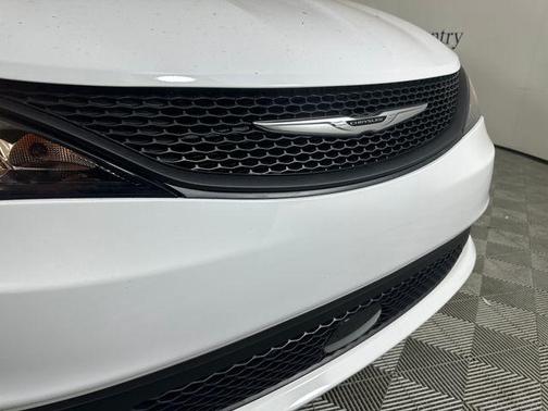 2026 Chrysler Voyager LX