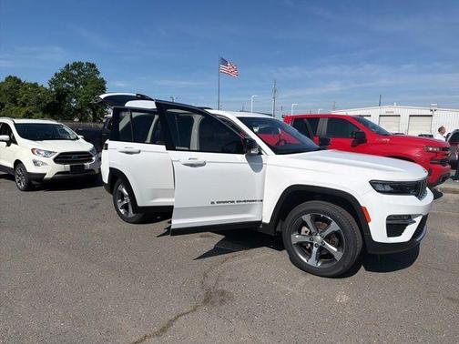 Bright White Clearcoat 2023 Jeep Grand Cherokee Limited