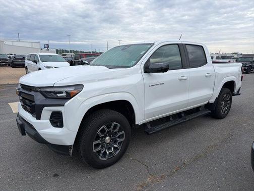 Summit White 2024 Chevrolet Colorado LT